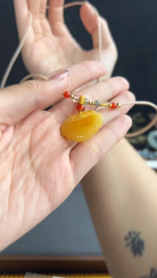 蜜蜡吊坠(赠链)未镶嵌610买断