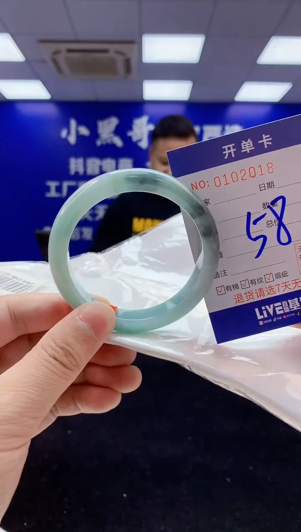 翡翠手镯未镶嵌2天然翡翠默认有瑕完美主义者勿拍