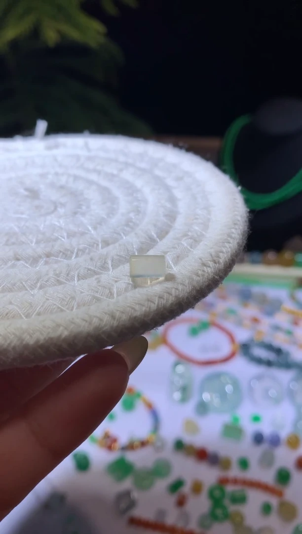 【闪购商品】定制翡翠未镶嵌4.6*7珠子680+68