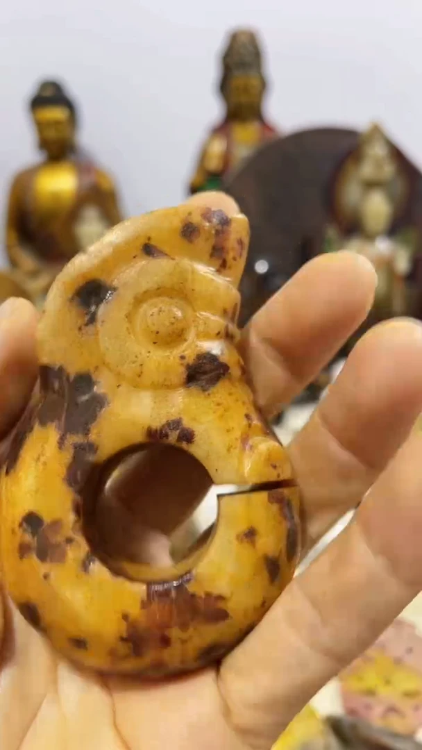 男女通用玉猪龙手把件