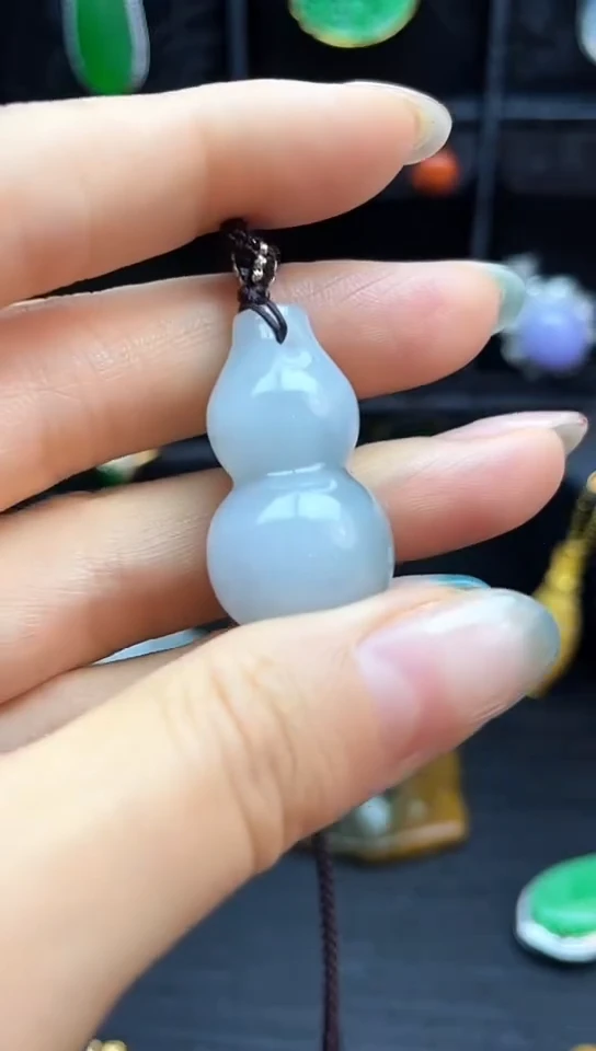 吊坠(赠链)未镶嵌翡翠葫芦