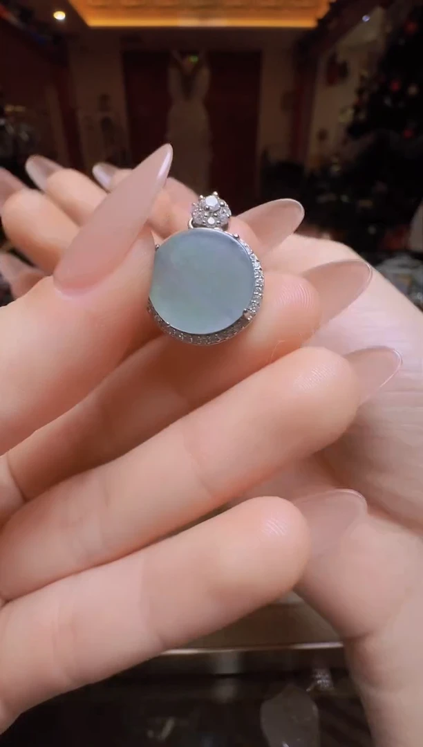 【闪购商品】翡翠吊坠(不含链)未镶嵌翡翠