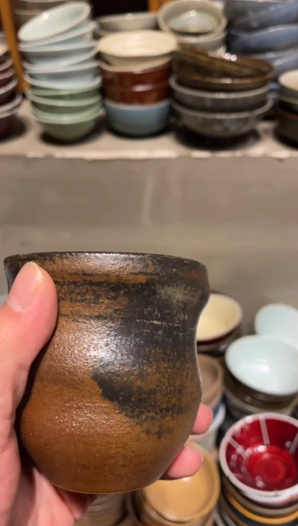 【闪购商品】瓷片674 棕色的水杯1个