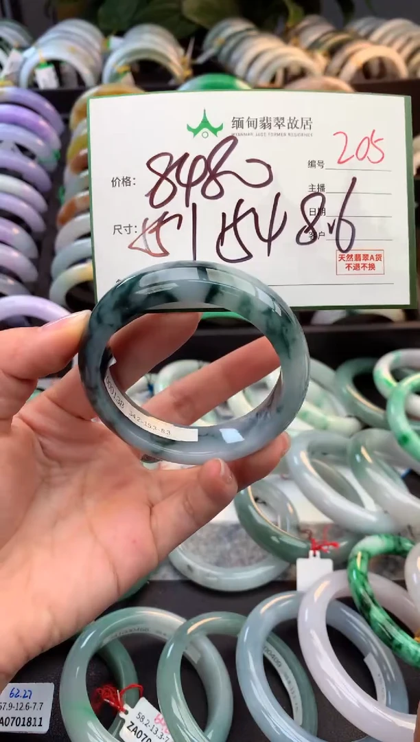 未镶嵌定制翡翠毛货需精细抛光+多人