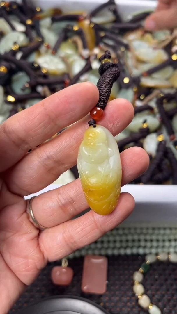 【闪购商品】和田玉颈饰未镶嵌多样性发货没有证书拍一发一有瑕