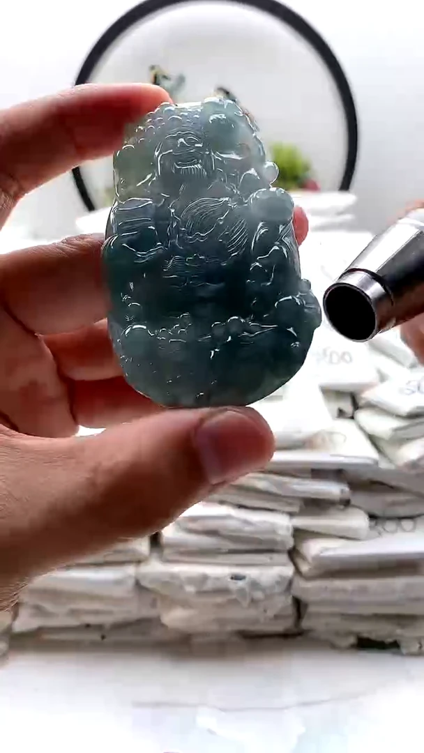 翡翠未镶嵌颈饰财神