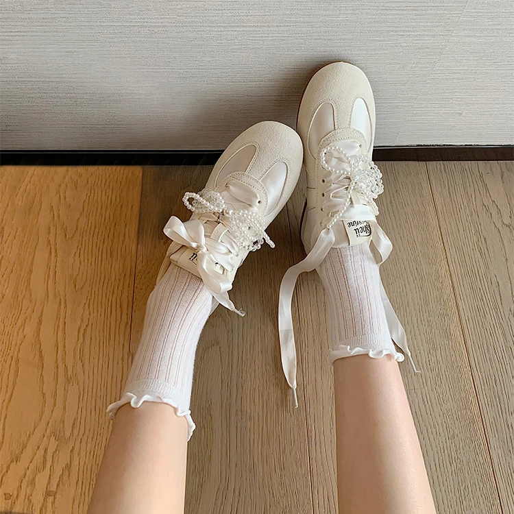 【苏茵茵】纯爱芭蕾~苏茵茵女鞋绸缎面珍珠丝带休闲德训鞋E5109035