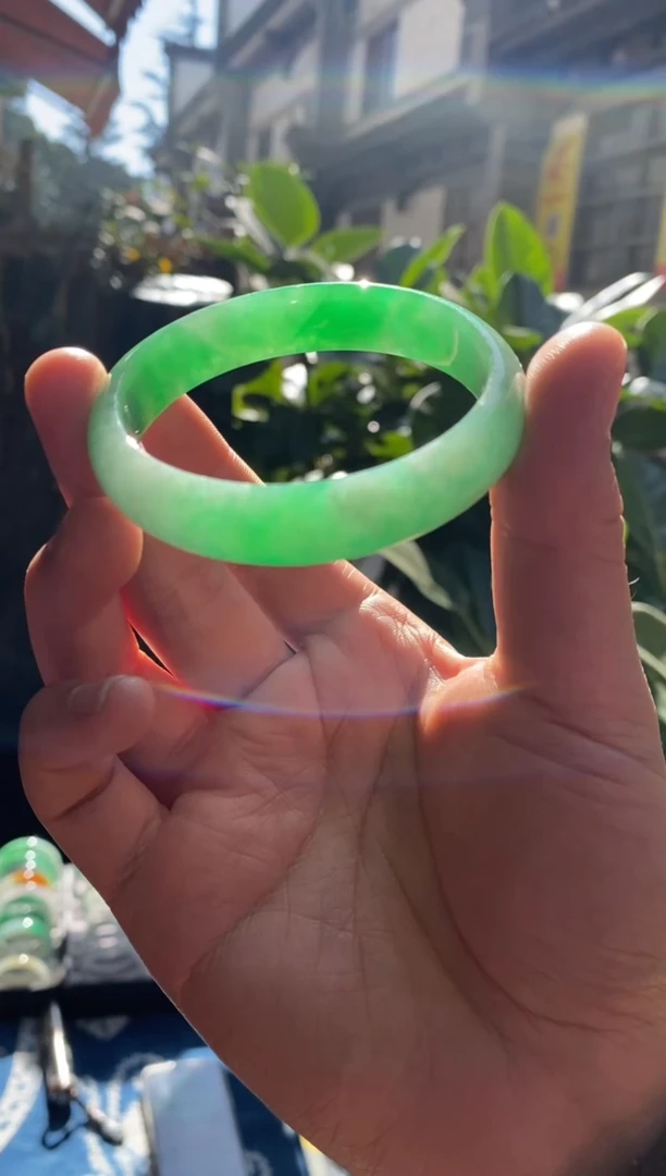 【闪购商品】翡翠手镯未镶嵌54圈