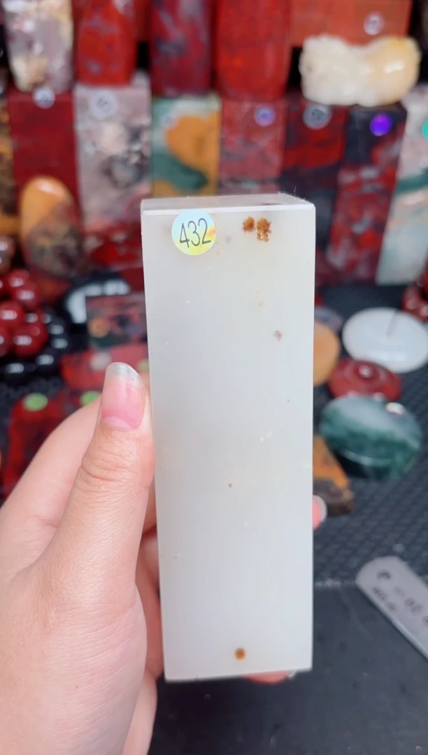 玉桂林鸡血玉印章摆件432