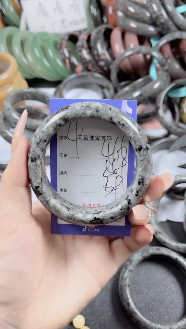 未镶嵌手镯石英质玉466