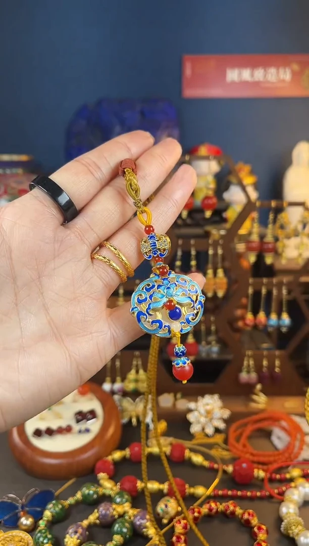 【闪购商品】蓝色团秀珐琅吊坠