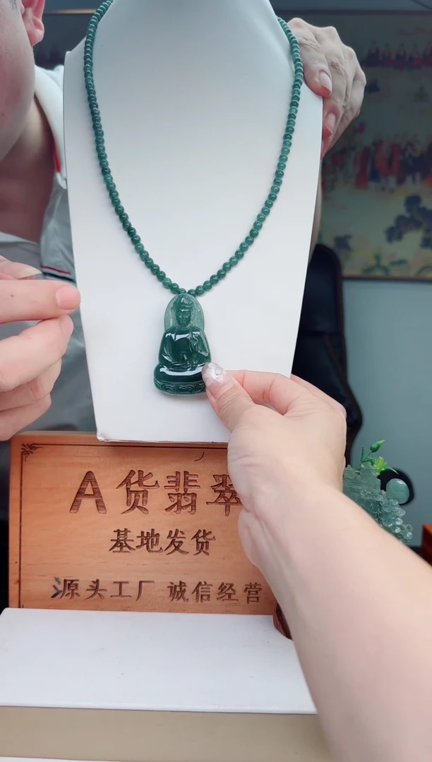 翡翠未镶嵌颈饰多样性发其一