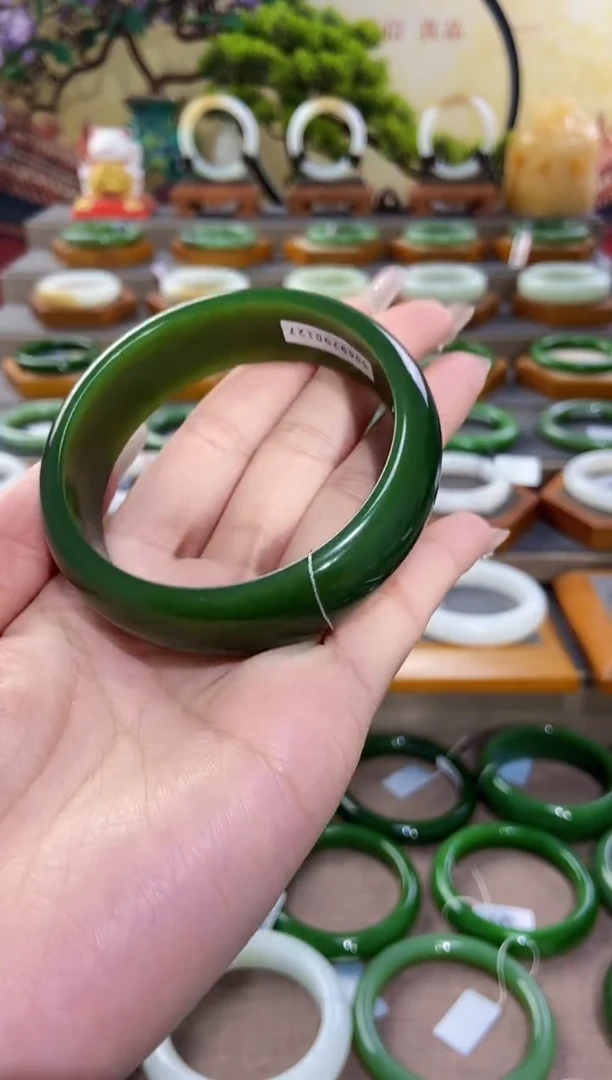 【闪购商品】和田玉手镯未镶嵌俄罗斯老坑碧玉手镯59+