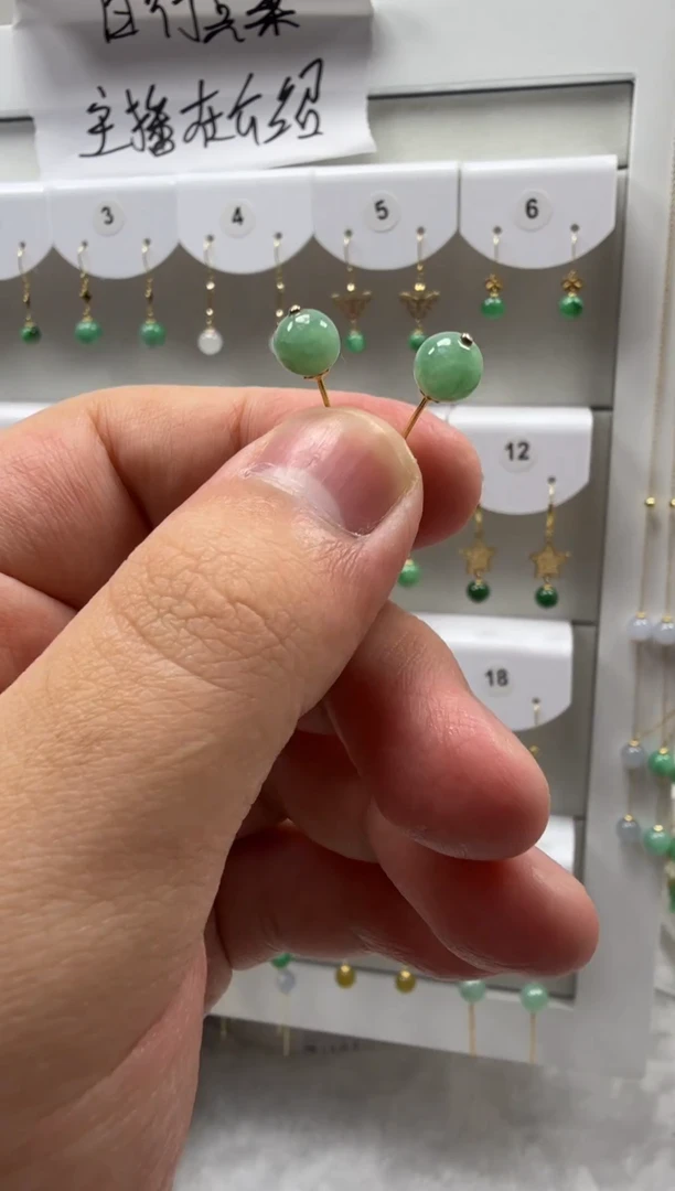 18K金镶嵌翡翠耳饰缅甸天然A货翡翠