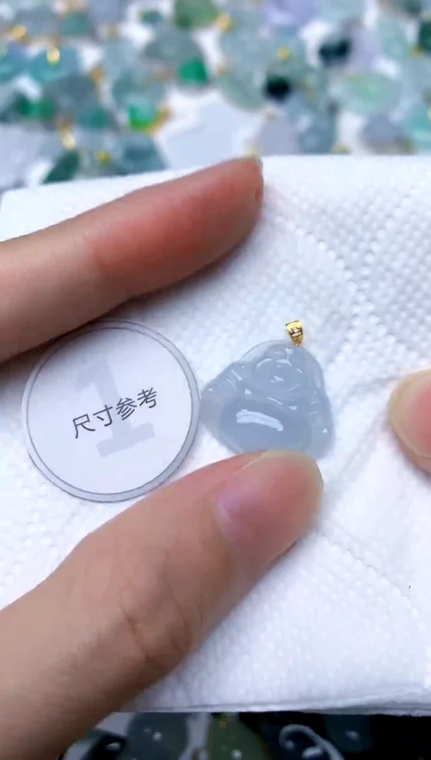 颈饰18K金镶嵌翡翠天然A货翡翠