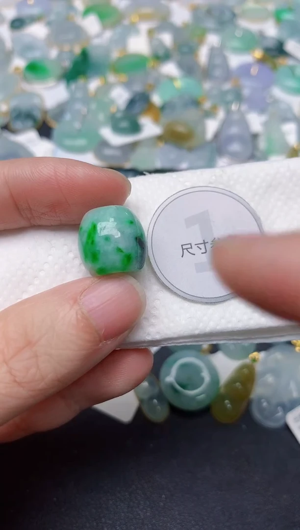 颈饰未镶嵌翡翠天然缅甸A货翡翠