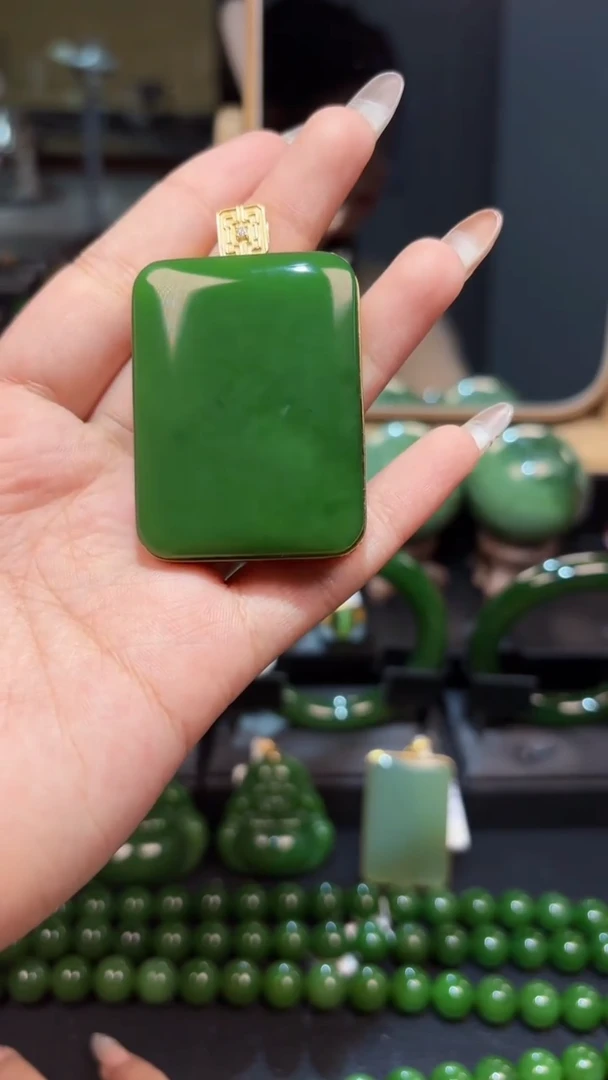 【闪购商品】和田玉（碧玉）吊坠(赠链)18K金镶嵌1