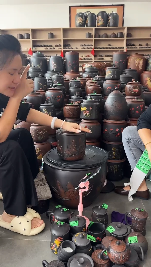 瑕疵茶叶罐 荷花小五饼  427