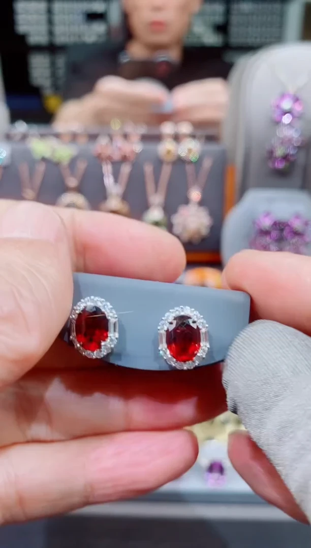 银S925镶嵌耳钉石榴石石榴石耳钉