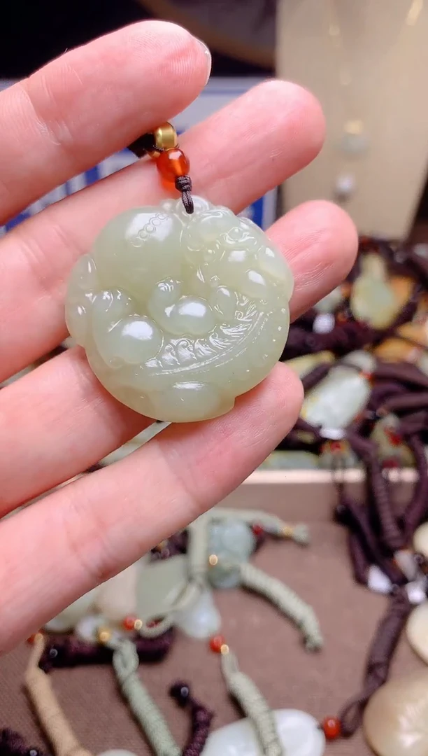 和田玉未镶嵌颈饰1