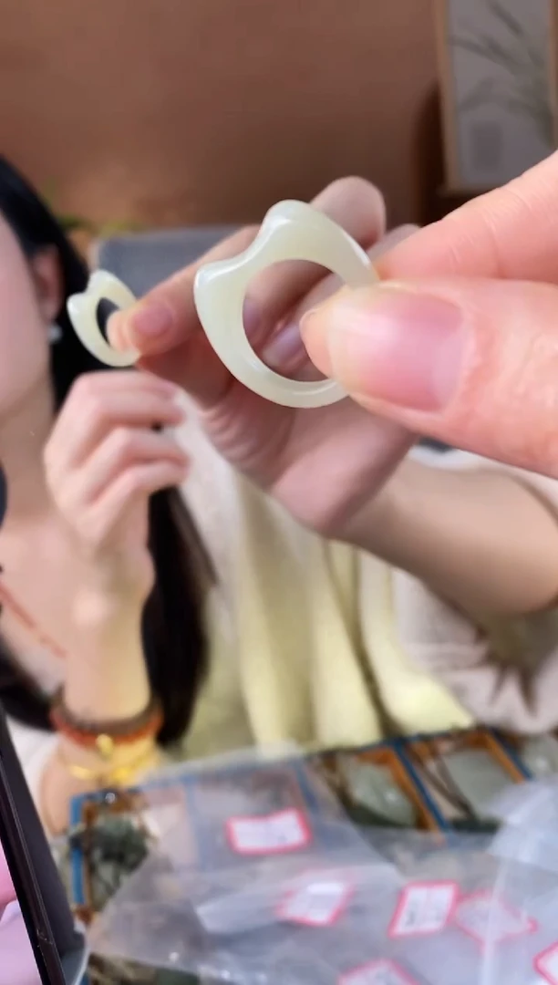 颈饰未镶嵌和田玉晴水戒指
