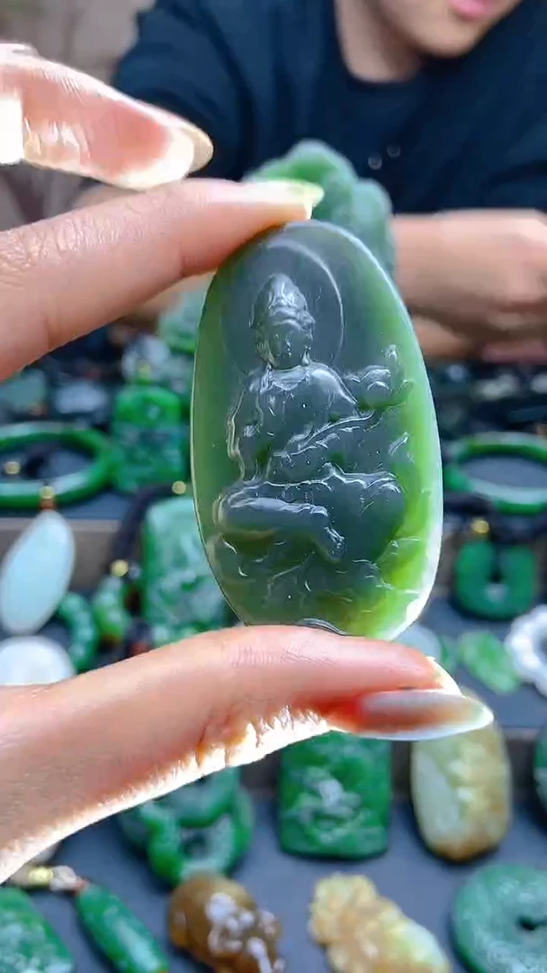 颈饰未镶嵌和田玉1