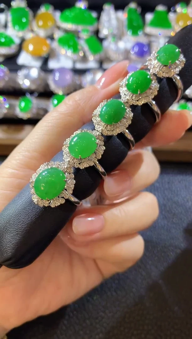 18K金镶嵌戒指翡翠A9 多样性发货一件