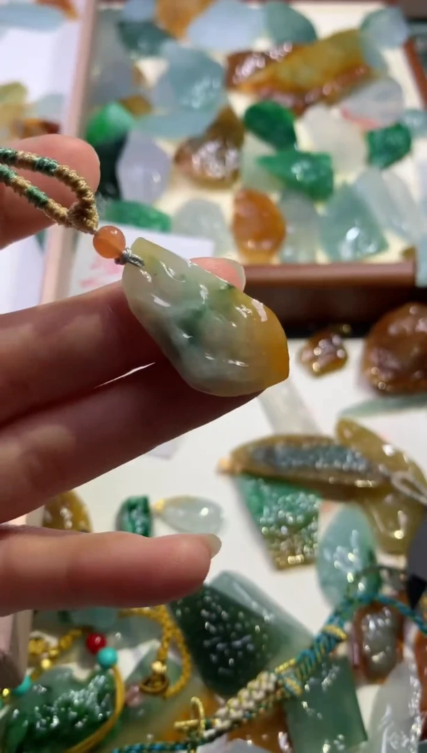 【闪购商品】翡翠颈饰未镶嵌吊坠