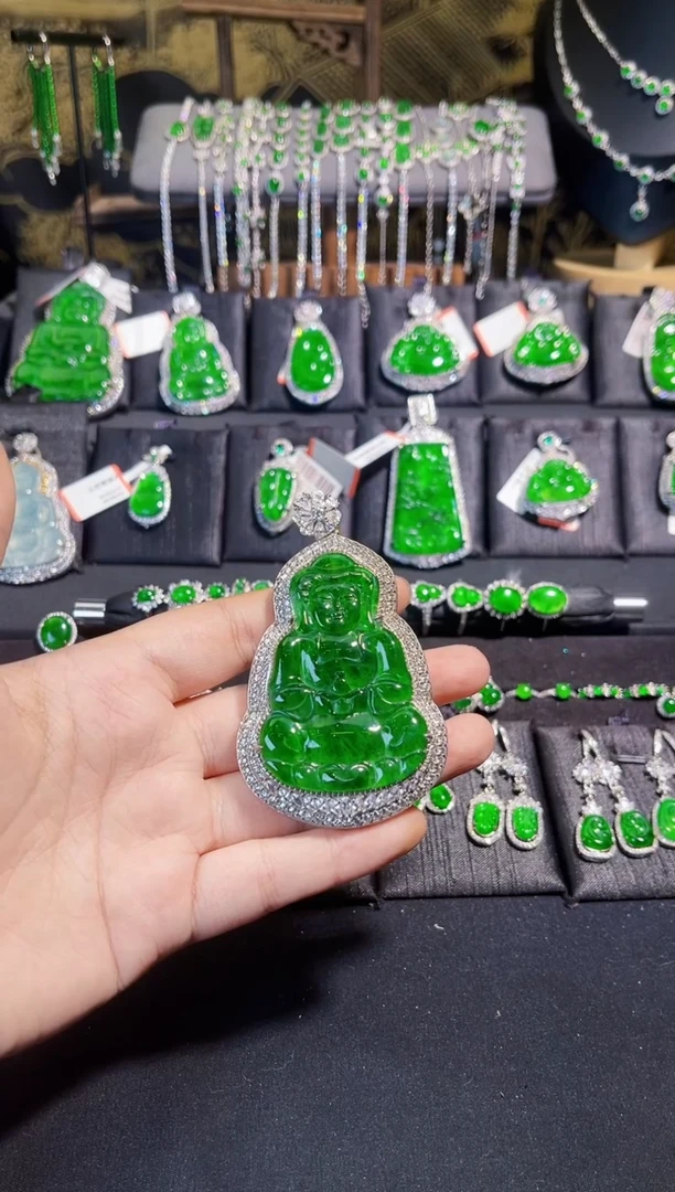 【闪购商品】翡翠颈饰银S925镶嵌吊坠观音