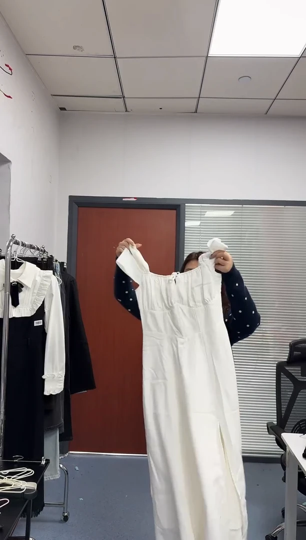 恐龙阿姨闪购商品：白色连衣裙M码腰围64