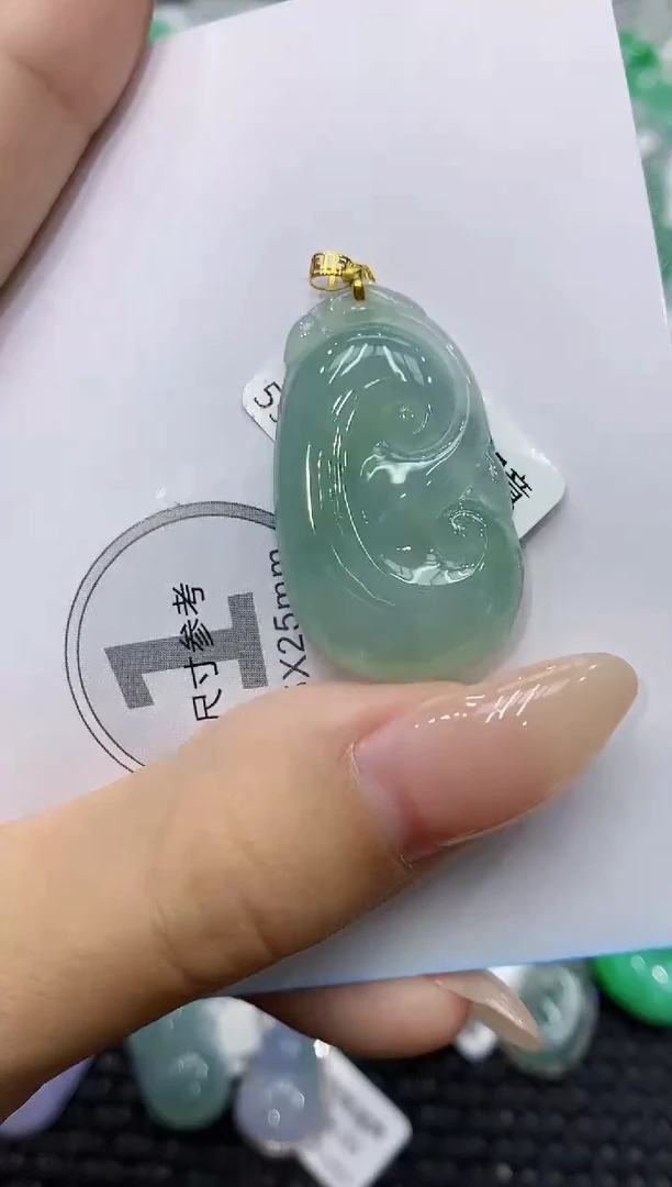 颈饰18K金镶嵌翡翠111111111111