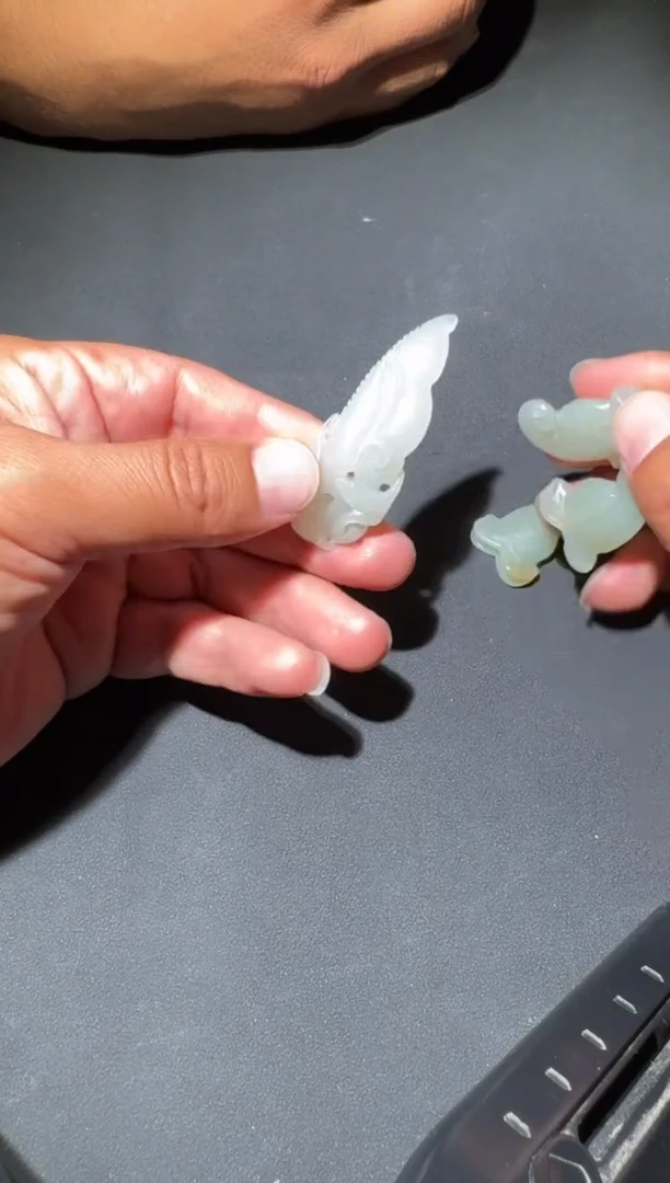 未镶嵌和田玉（糖玉）挂件和田玉