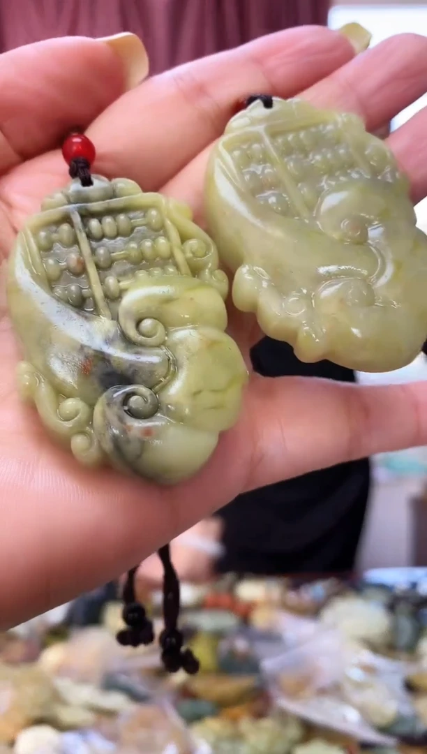 未镶嵌岫玉吊坠多样性发其中之一  挂坠
