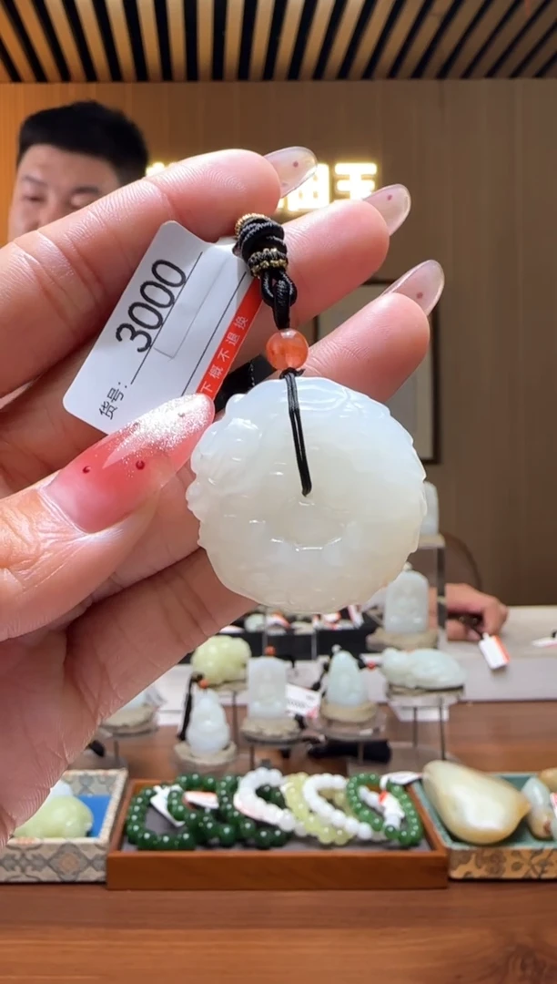 颈饰未镶嵌和田玉1