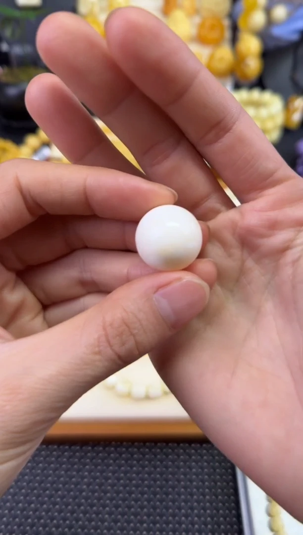 裸石琥珀未镶嵌宝衡 漆白 单珠