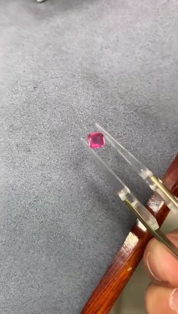 裸石蓝宝石0.6ct 7