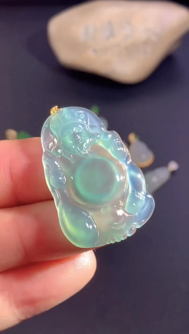 颈饰18K金镶嵌翡翠