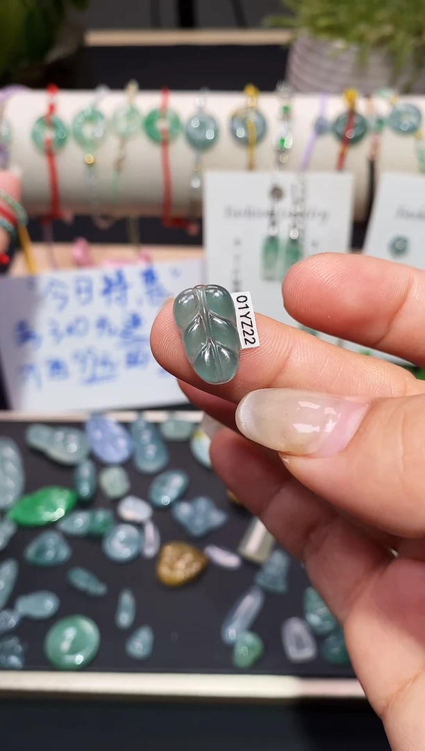 翡翠裸石翡翠叶子