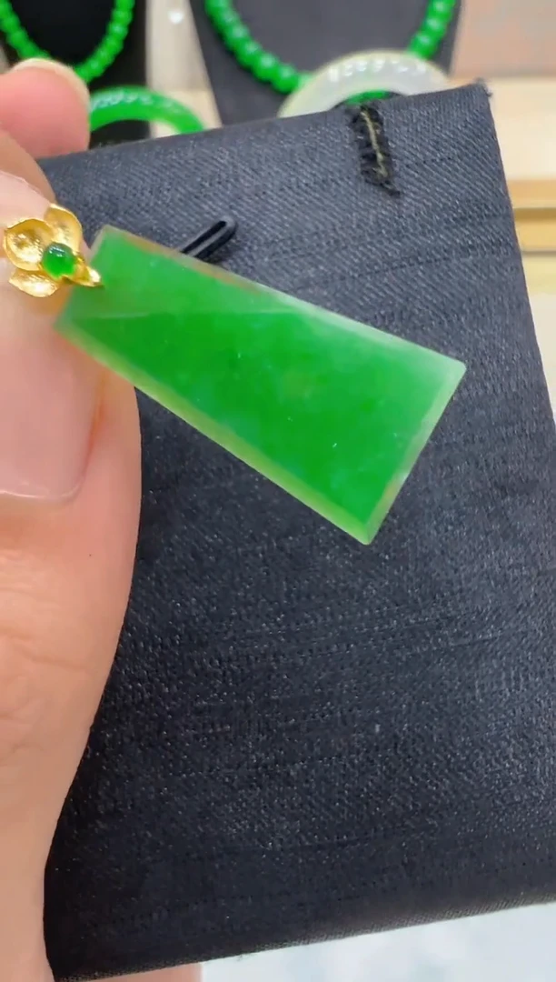 翡翠18K金镶嵌吊坠(不含链)多样性团购发一件