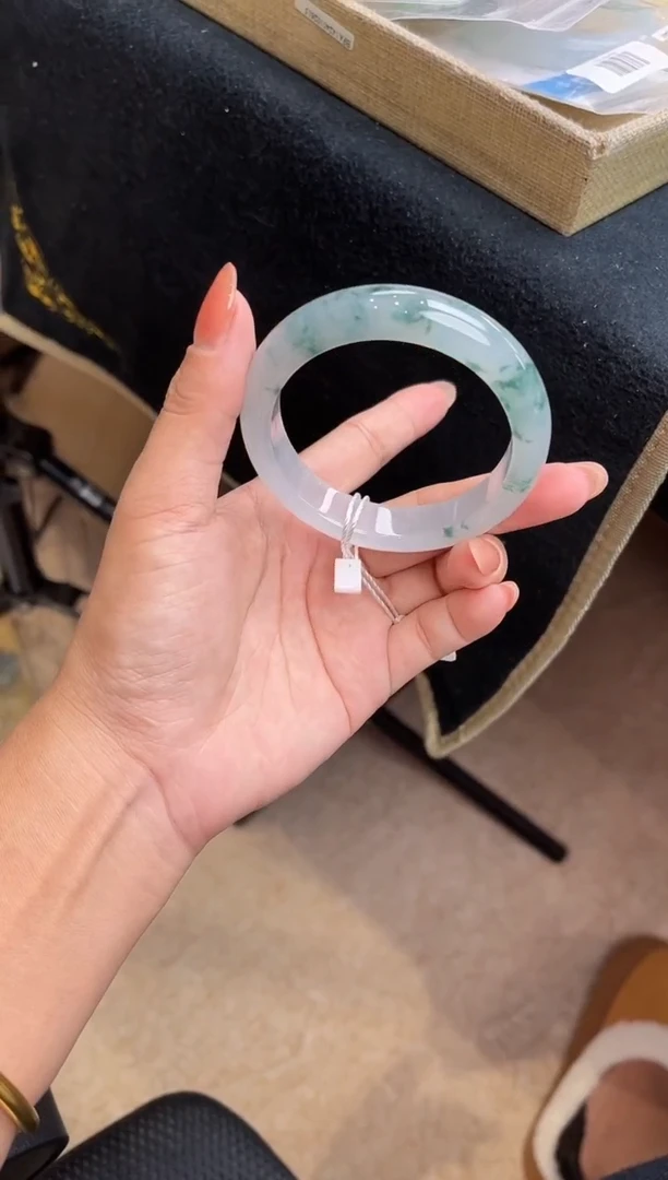 未镶嵌手镯翡翠手镯