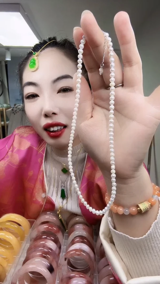 颈饰未镶嵌淡水珍珠4-5毫米珠，不规则珠