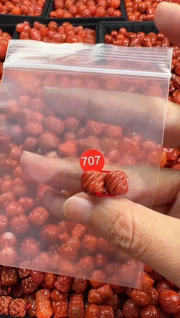 颈饰未镶嵌南红玛瑙1