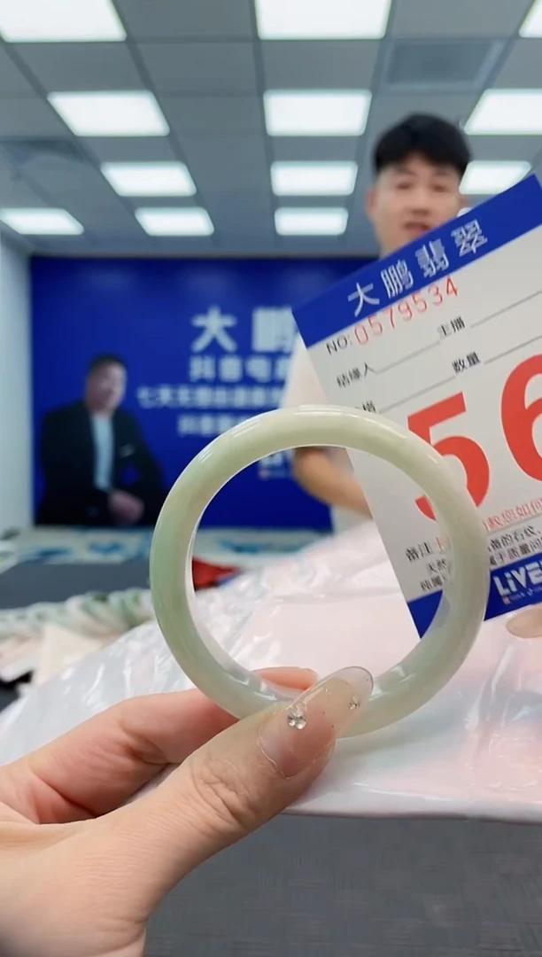 翡翠手镯未镶嵌AAAAAAAAAAAAAAAA
