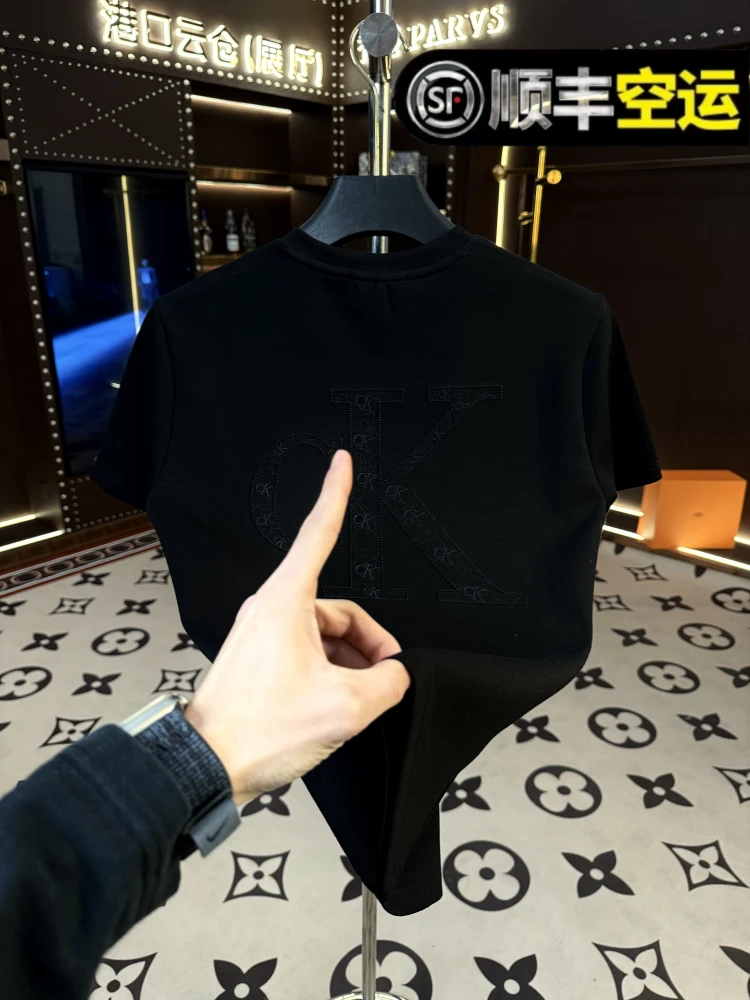 2025新年款男士輕奢休閑圆领时尚百搭修身刺绣 T恤【2528】1