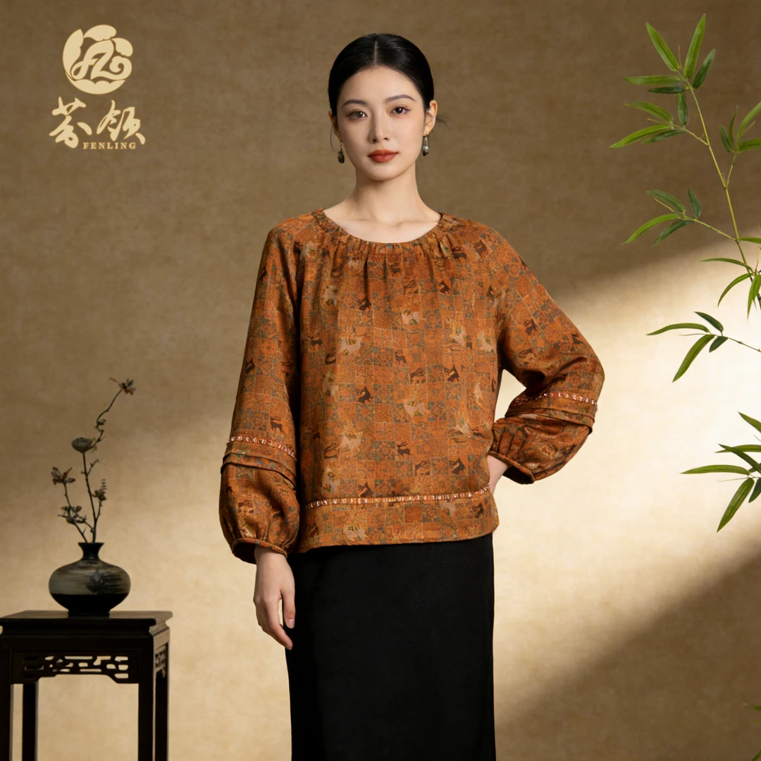 芬领-小鹿怦怦-桑蚕丝红云纱圆领小灯笼袖上衣钉珠下摆婉约SY3076