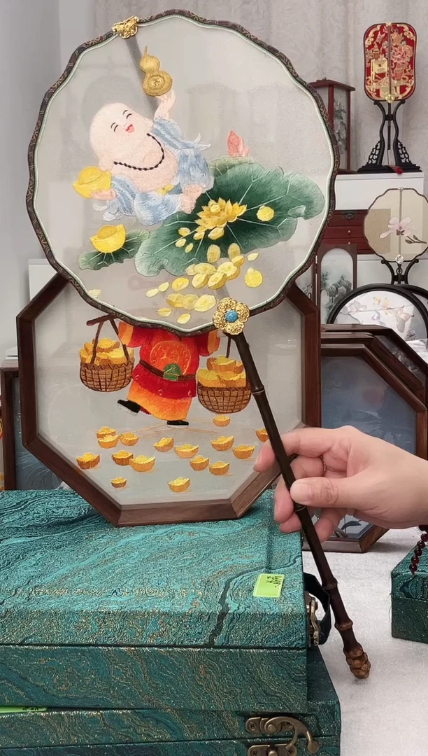 扇子苏绣作品手工摆台