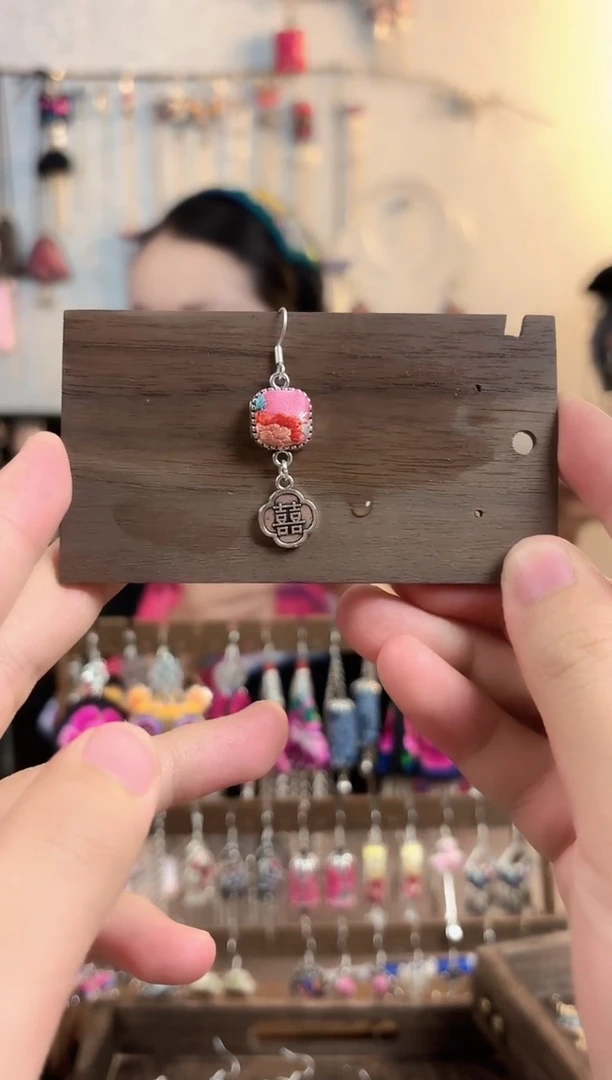 织绣艺织独绣饰品0101