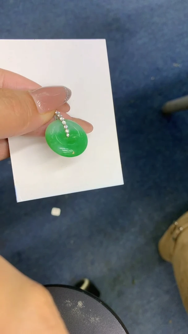 颈饰18K金镶嵌翡翠1