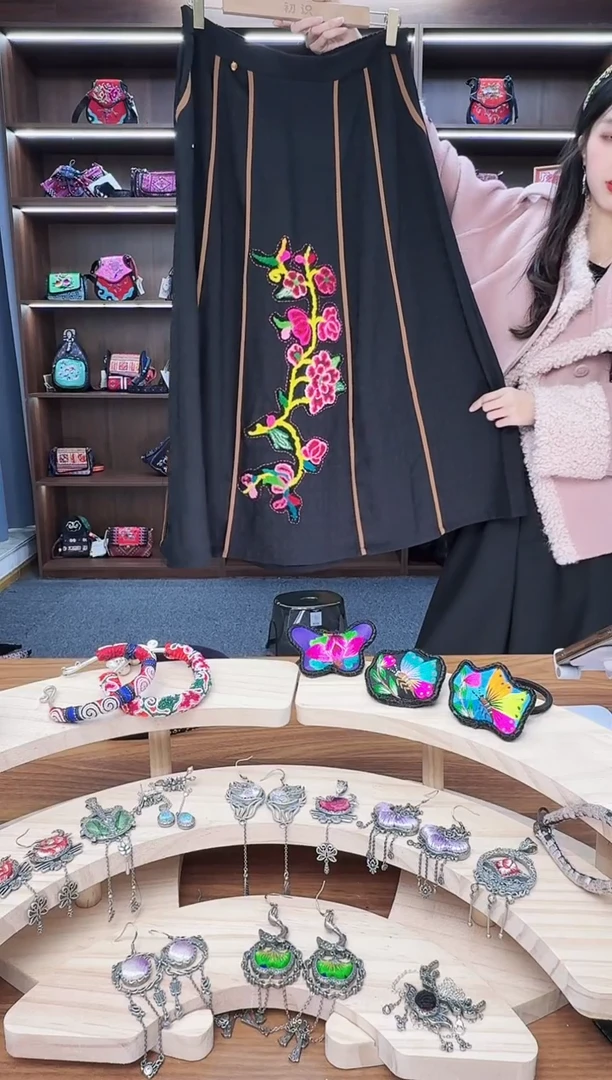 织绣A172蒙阿苏苗绣传承