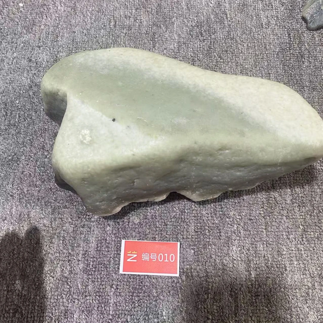 新疆玉料原石发一件编号010